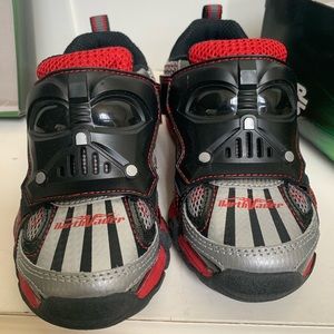 NEW stride rite Star Wars light up Velcro shoes